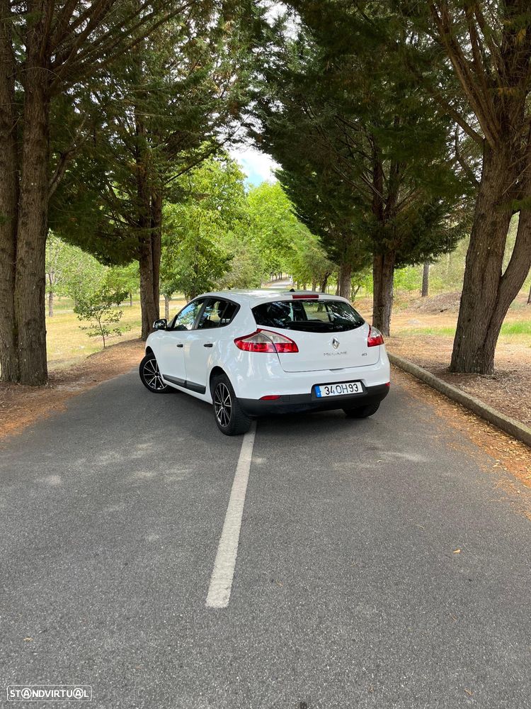 Renault Mégane 1.5 dCi Dynamique - 4