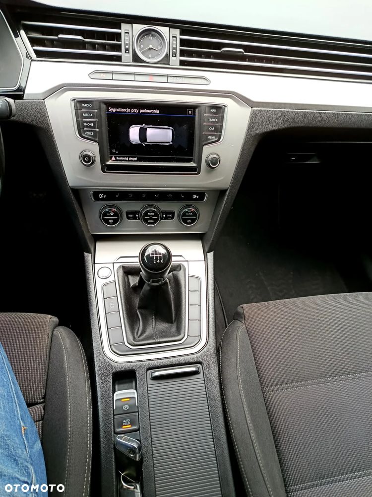 Volkswagen Passat - 17