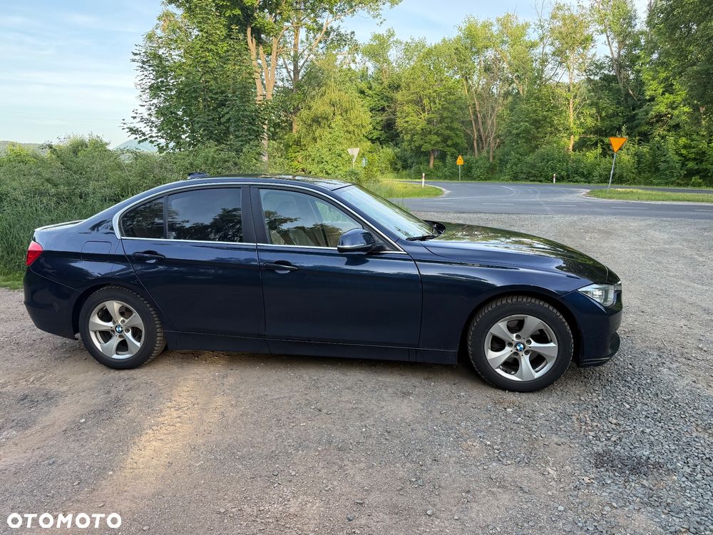 BMW Seria 3 320i Efficient Dynamics Luxury Line - 3