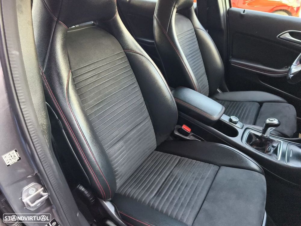 Mercedes-Benz A 180 d AMG Line - 16