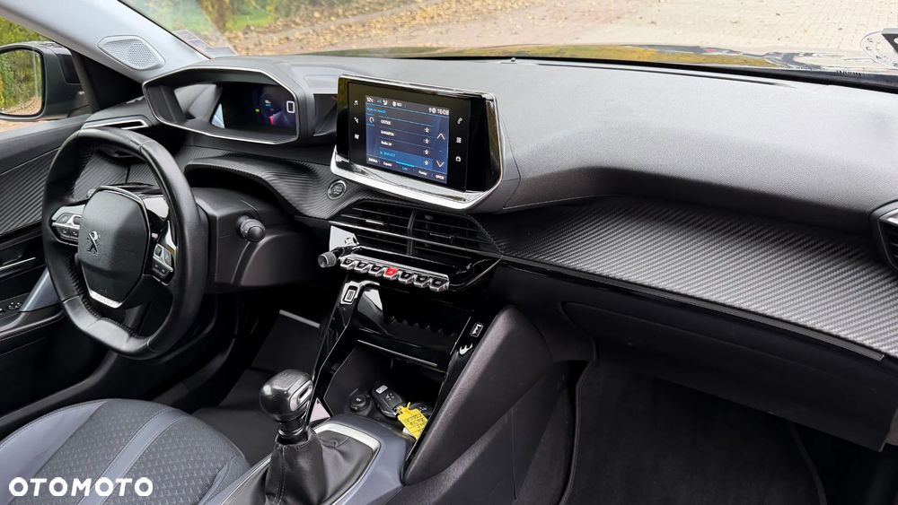 Peugeot 2008 1.2 PureTech Allure Pack S&S - 20