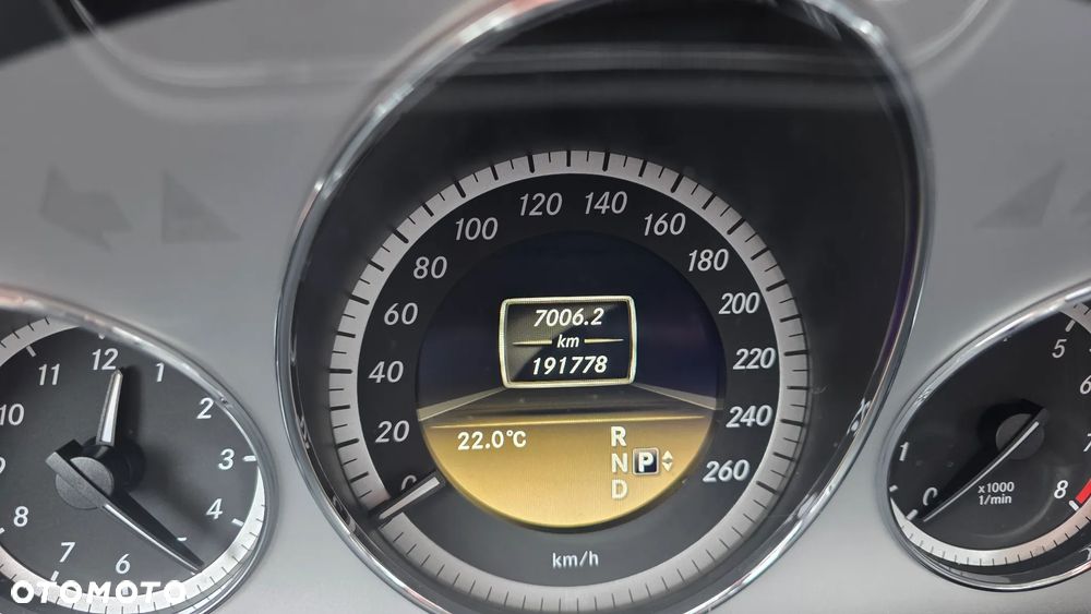 Mercedes-Benz Klasa E 200 CGI BlueEFFICIENCY 7G-TRONIC Avantgarde - 20