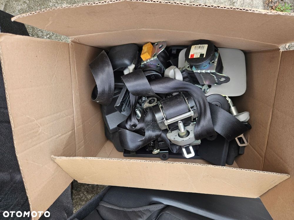 toyota verso 09-17 fotele tył pasy śruby - 2