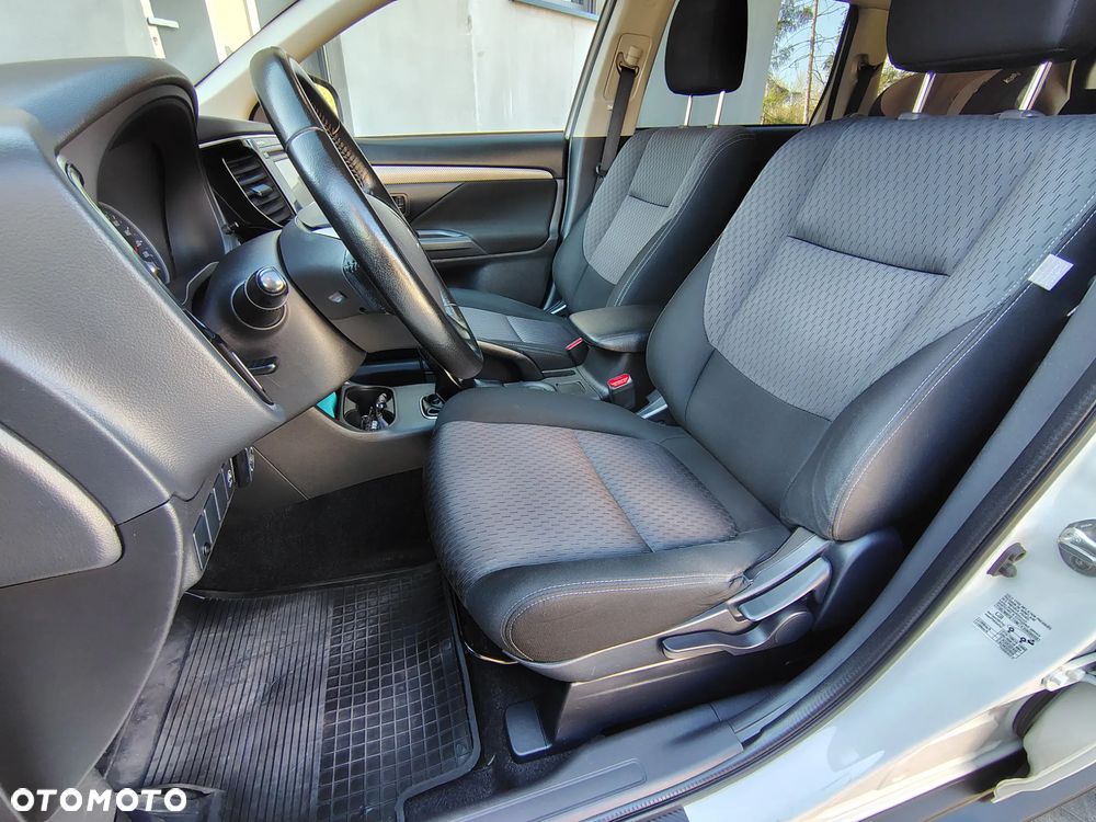 Mitsubishi Outlander 2.0 Intense 2WD - 18