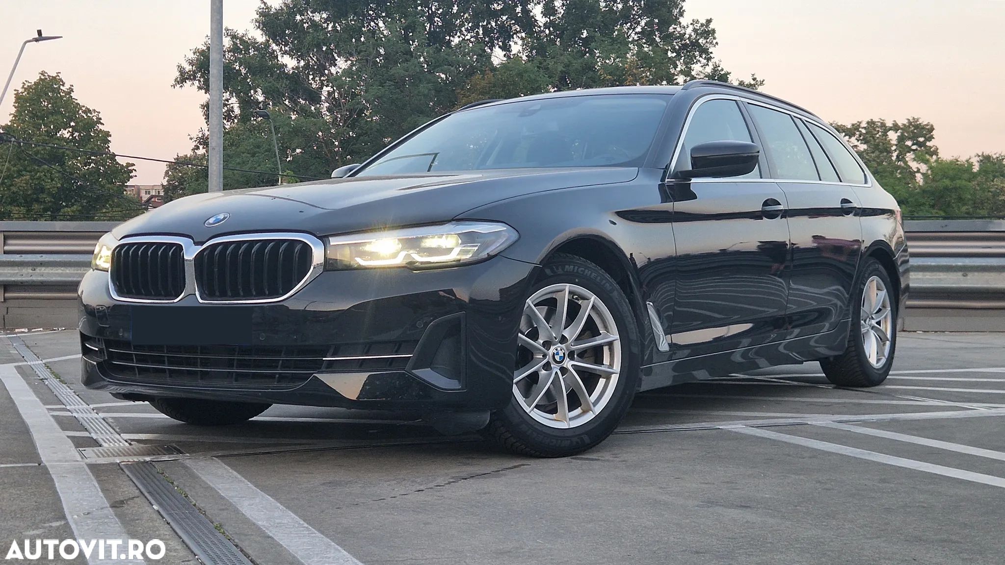 BMW Seria 5 520d Touring Aut. Luxury Line - 1