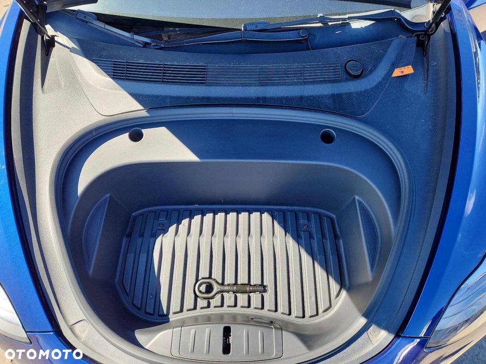 Tesla Model 3 - 10