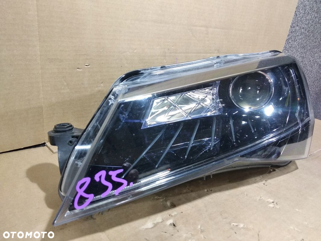 Skoda SuperB 3 III 3V0 lampa lewa przednia przód - 2