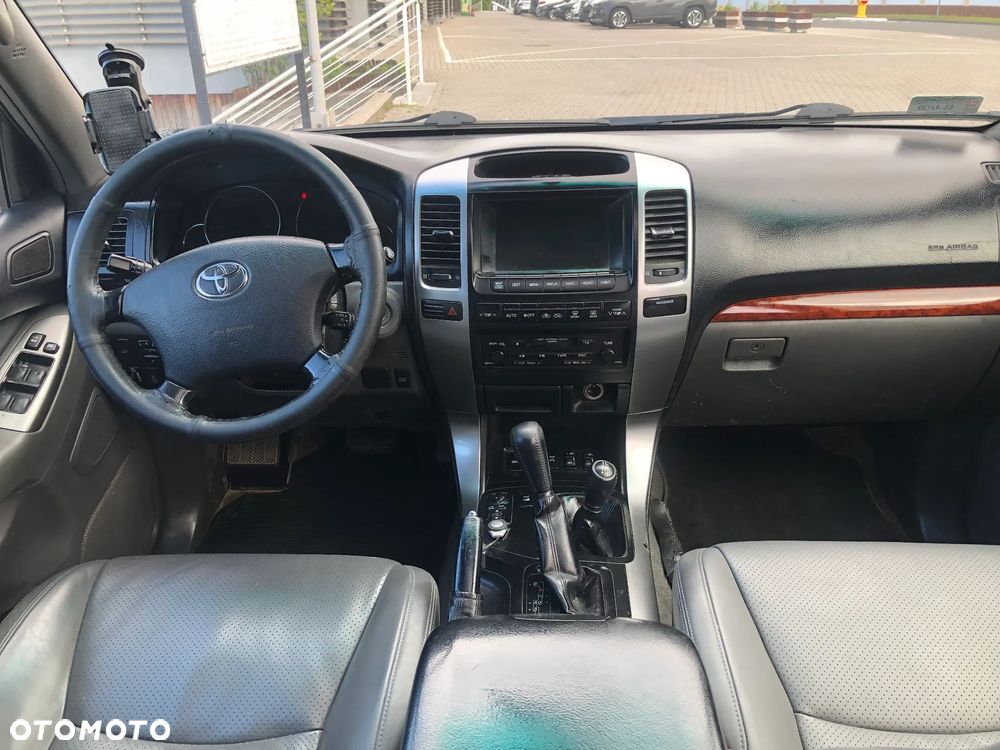 Toyota Land Cruiser - 37