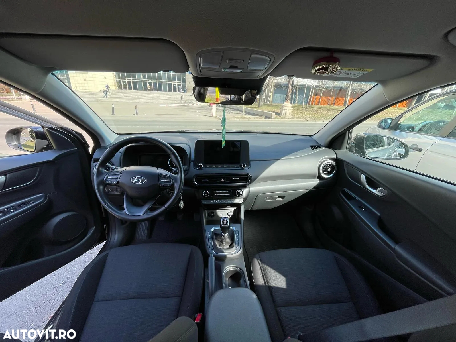 Hyundai KONA - 10