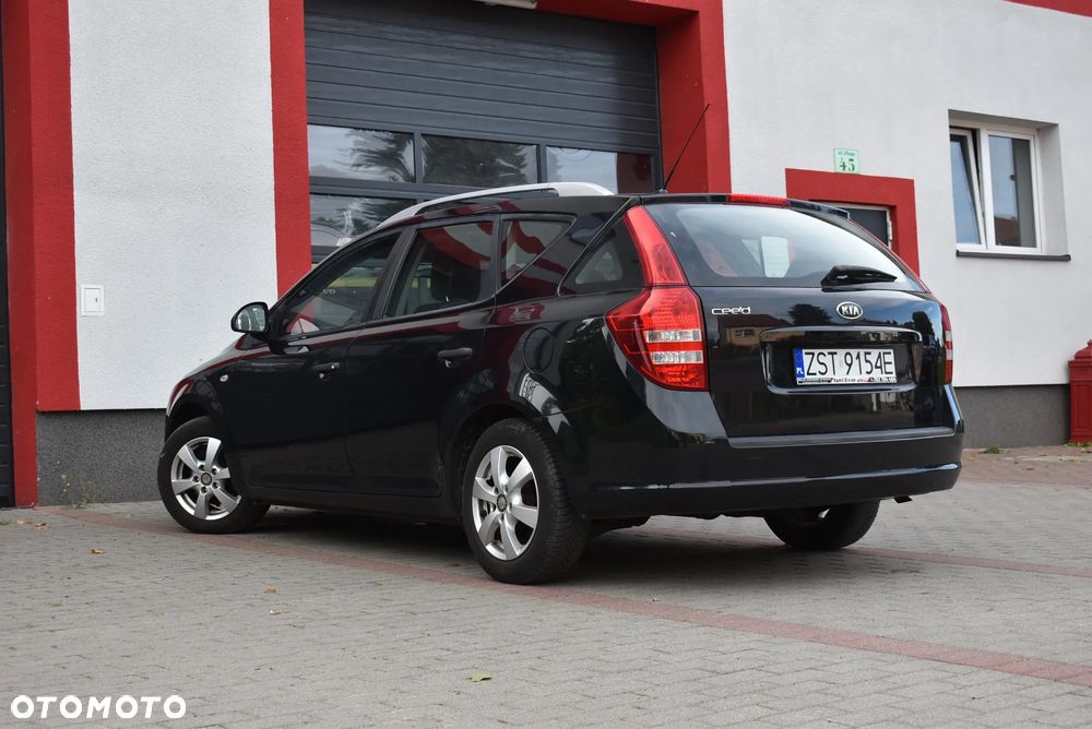 Kia Ceed - 23