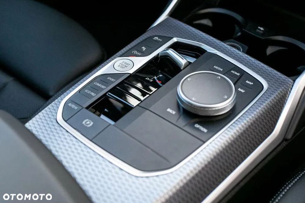BMW Seria 3 330i xDrive M Sport - 19
