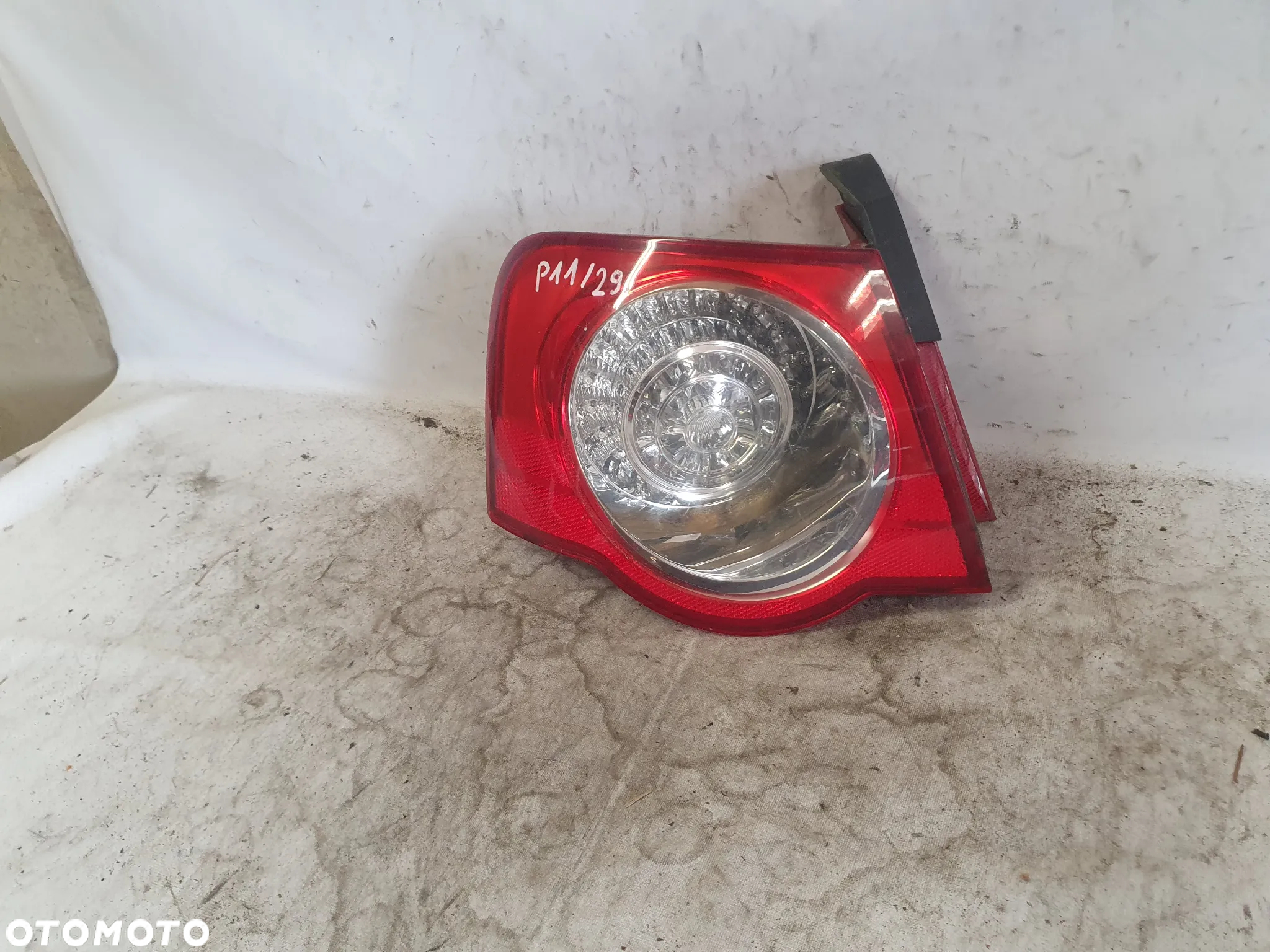 * LAMPA TYLNA PRAWA TYŁ PRAWO VOLKSWAGEN PASSAT B6 LED SEDAN - 2
