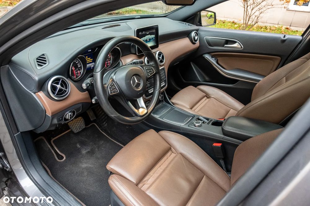 Mercedes-Benz Klasa A 180 7G-DCT Urban - 13