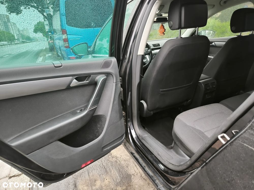 Volkswagen Passat - 14