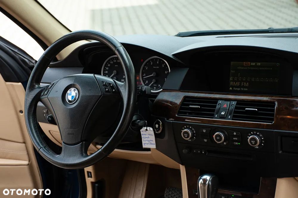 BMW Seria 5 530xi Touring - 31