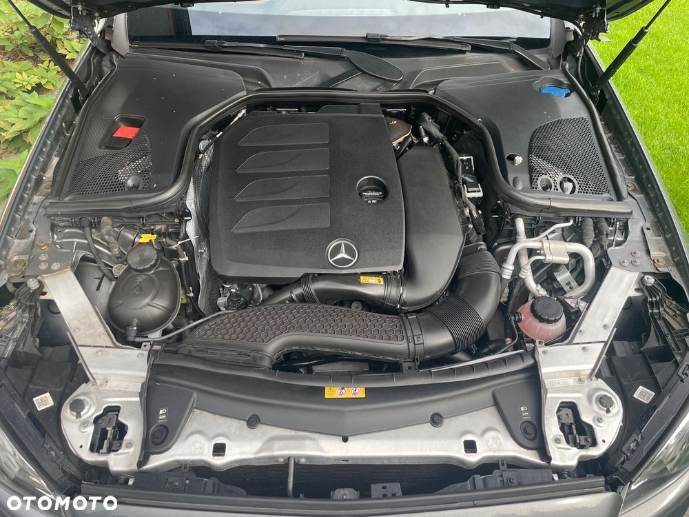 Mercedes-Benz Klasa E 200 4Matic 9G-TRONIC - 40