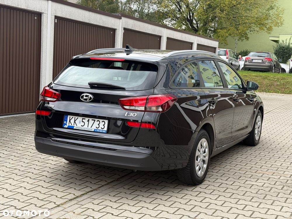 Hyundai i30 1.5 DPI Classic + - 23