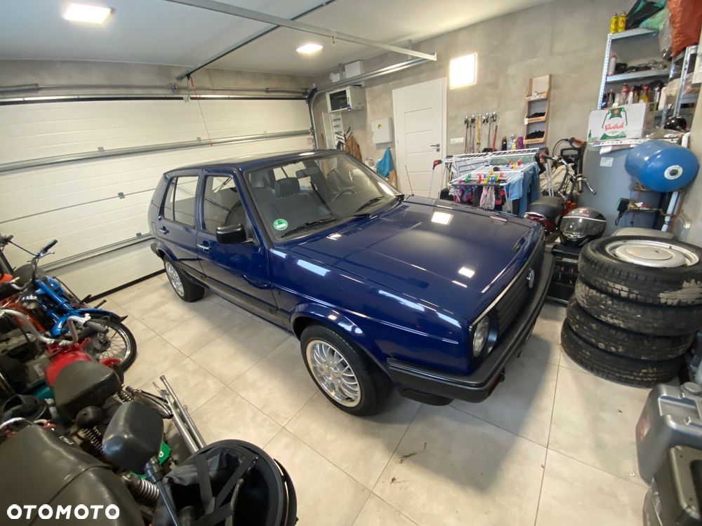 Volkswagen Golf - 10