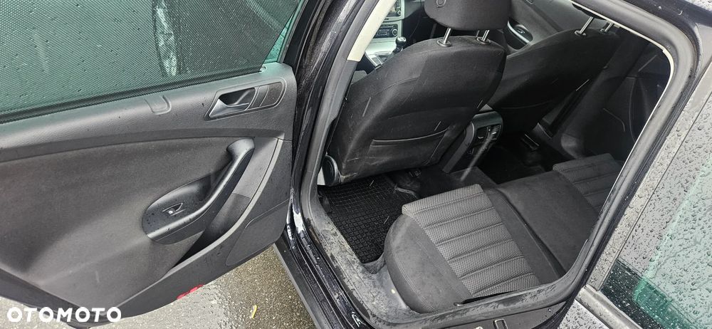 Volkswagen Passat 1.6 TDI DPF BlueMotion Technology Comfortline - 12