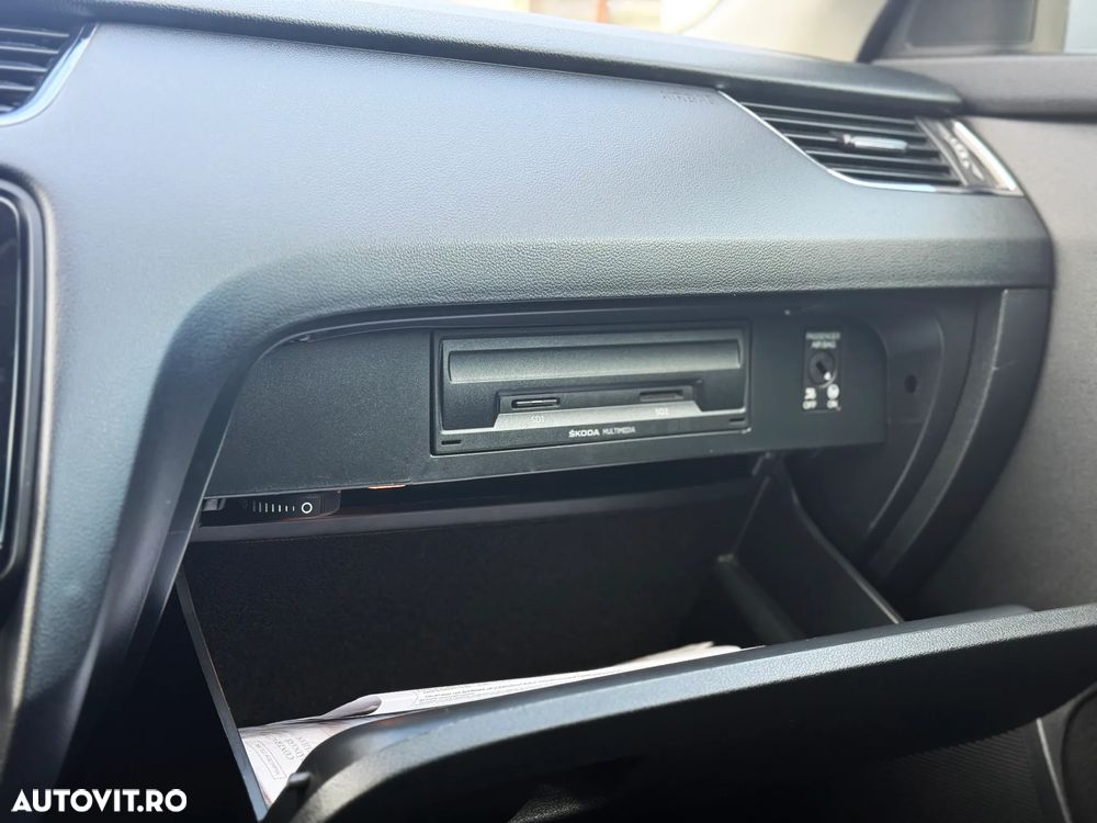 Skoda Octavia Combi 2.0 TDI 4x4 DSG RS - 19