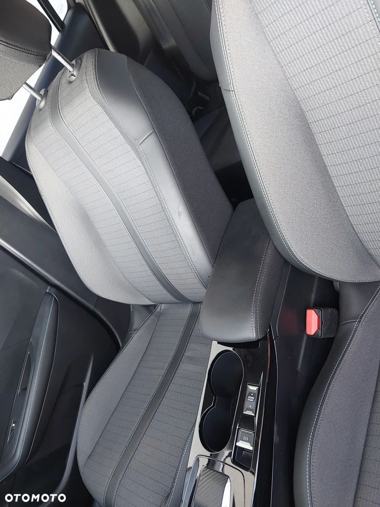 Peugeot 208 1.2 PureTech Allure S&S EAT8 - 8