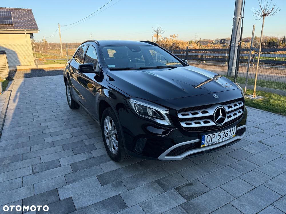 Mercedes-Benz GLA 180 7G-DCT - 9