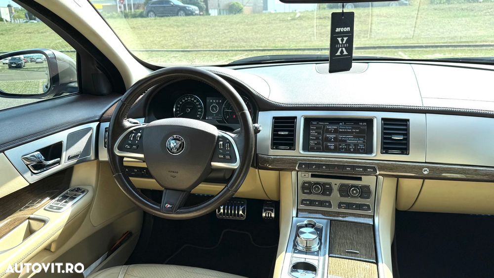 Jaguar XF 3.0D S Premium Luxury - 6