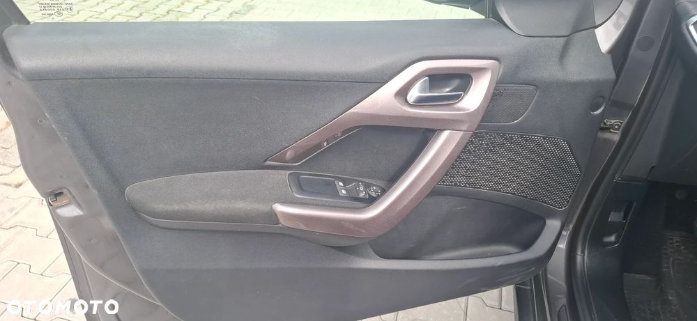 Peugeot 2008 1.2 Pure Tech Style S&S - 23