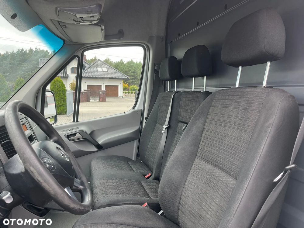 Mercedes-Benz Sprinter - 13