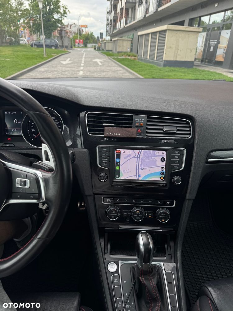 Volkswagen Golf - 10