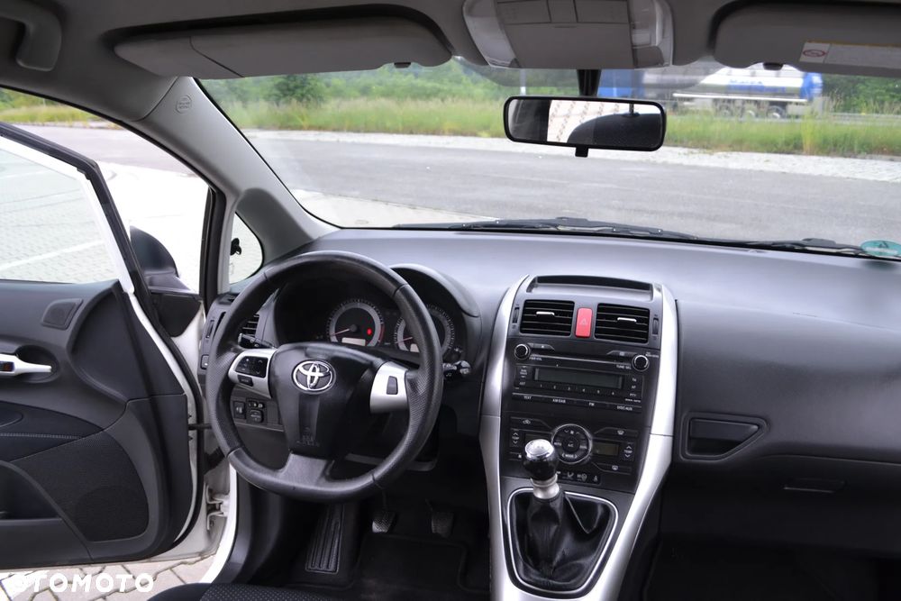 Toyota Auris 1.4 D-4D - 10