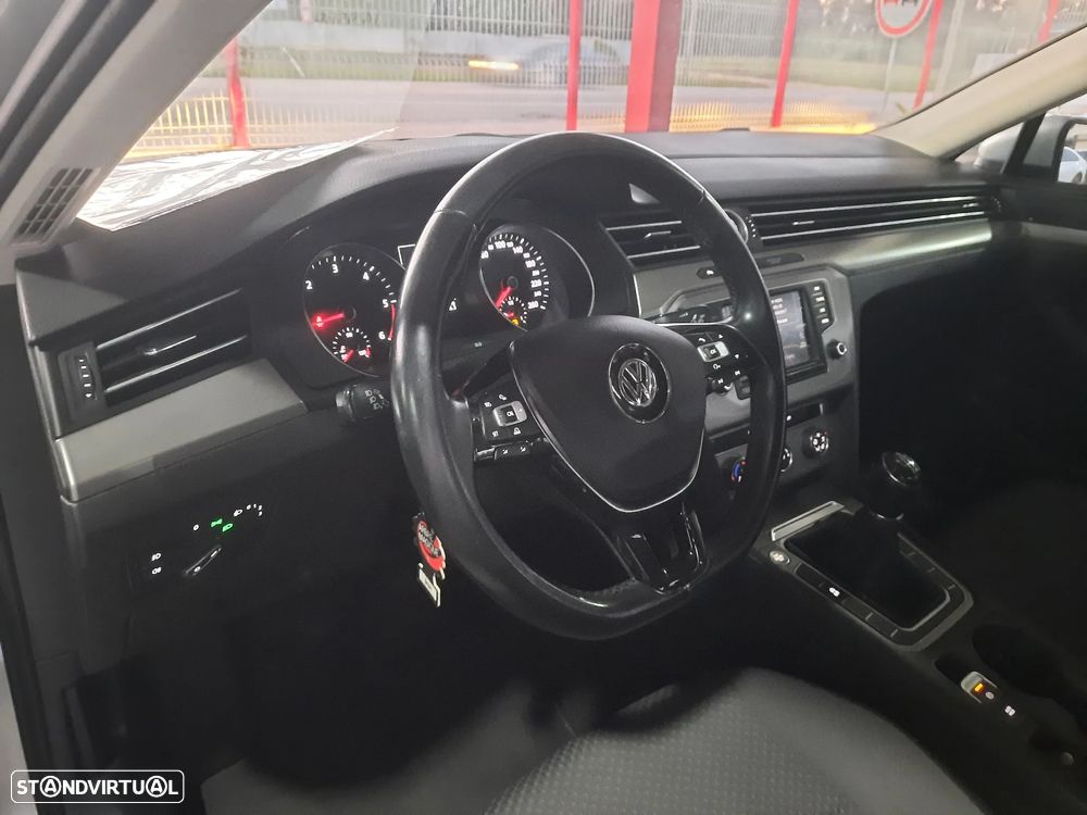VW Passat 1.6 TDI BlueMotion - 13