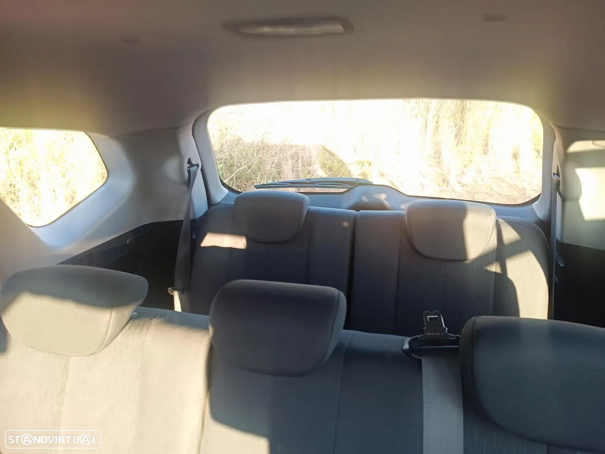 Kia Carens 2.0 CRDi EX - 8