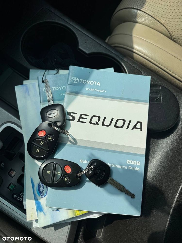 Toyota Sequoia - 10