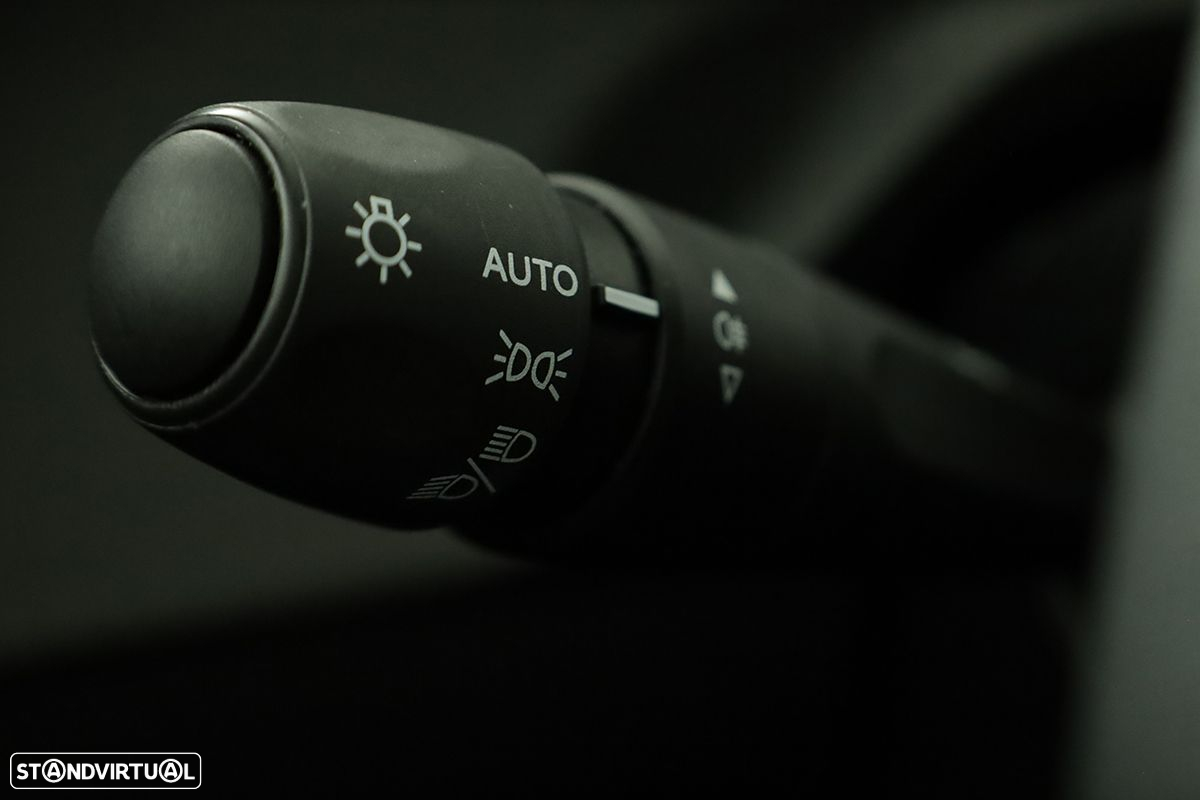Peugeot 2008 1.2 PureTech Allure - 17