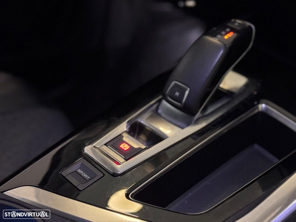 Peugeot 3008 1.2 PureTech Allure EAT8 - 19