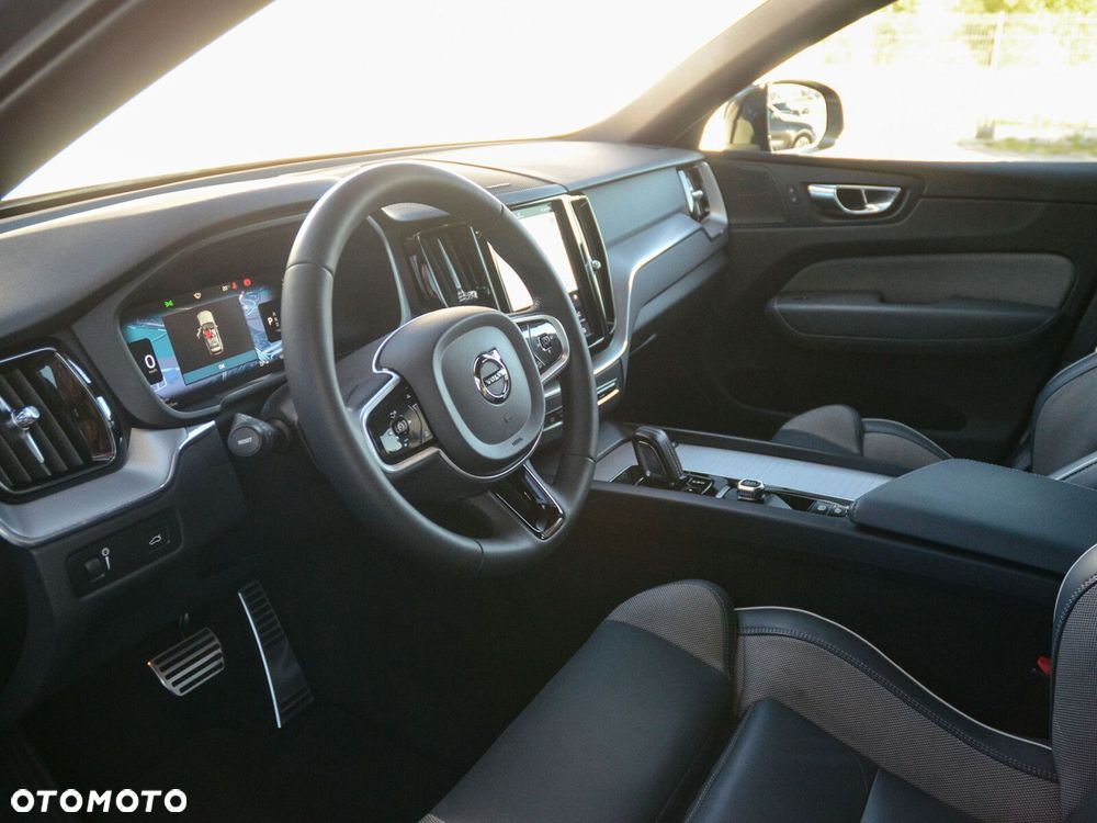 Volvo XC 60 B4 D AWD Plus Dark - 27