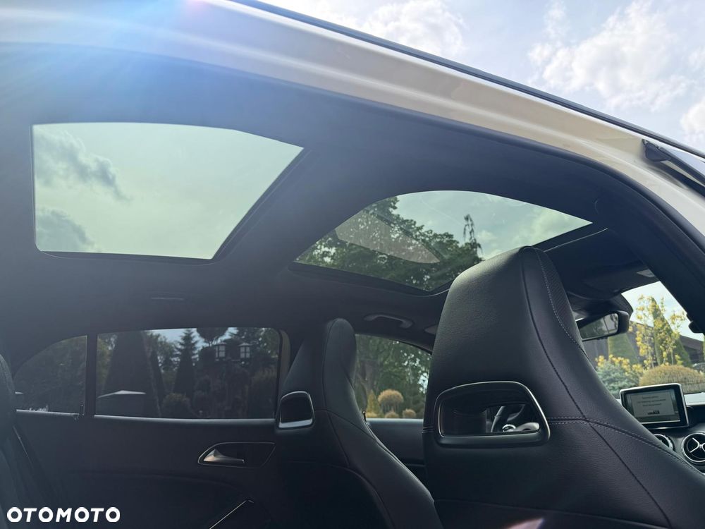 Mercedes-Benz GLA 45 AMG 4Matic 7G-DCT - 24