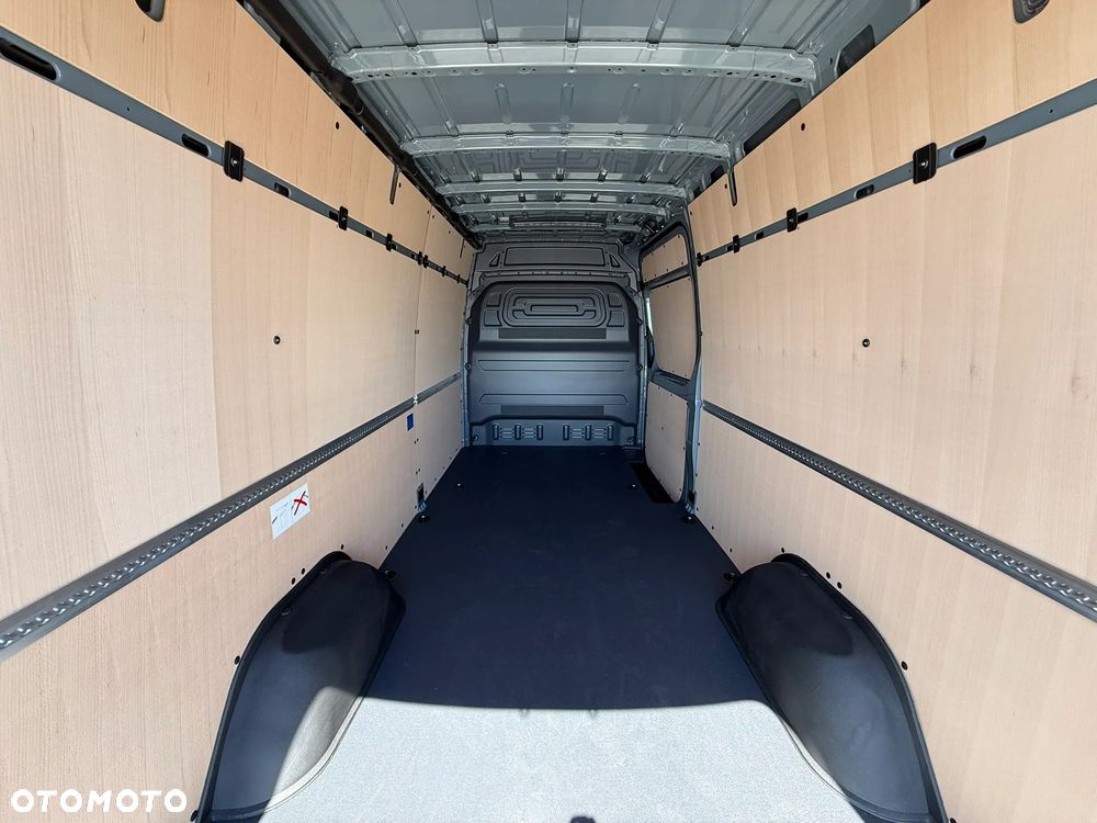 Mercedes-Benz Sprinter - 13