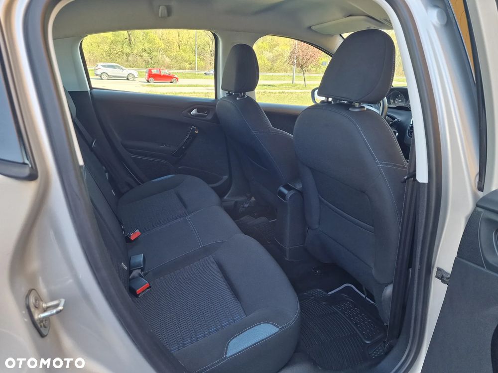 Peugeot 208 HDi 68 Access - 14