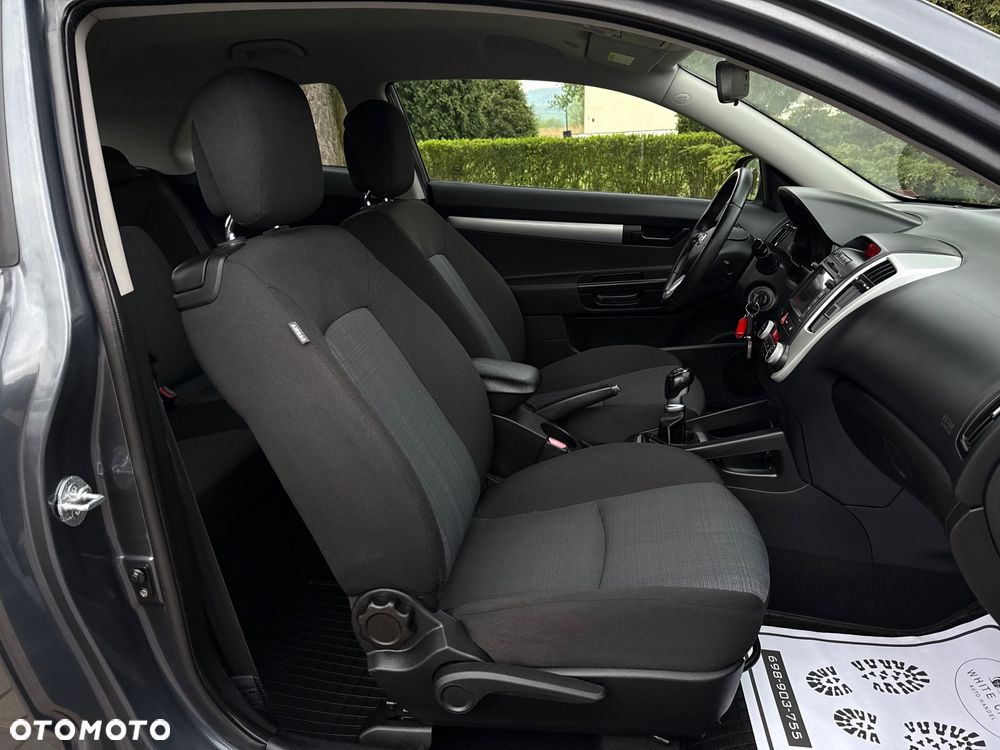 Kia Ceed 1.4 CVVT Dream-Team Edition - 31