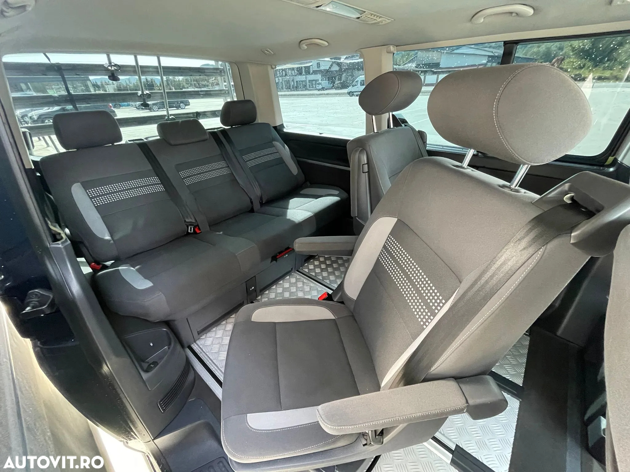 Volkswagen Multivan - 12