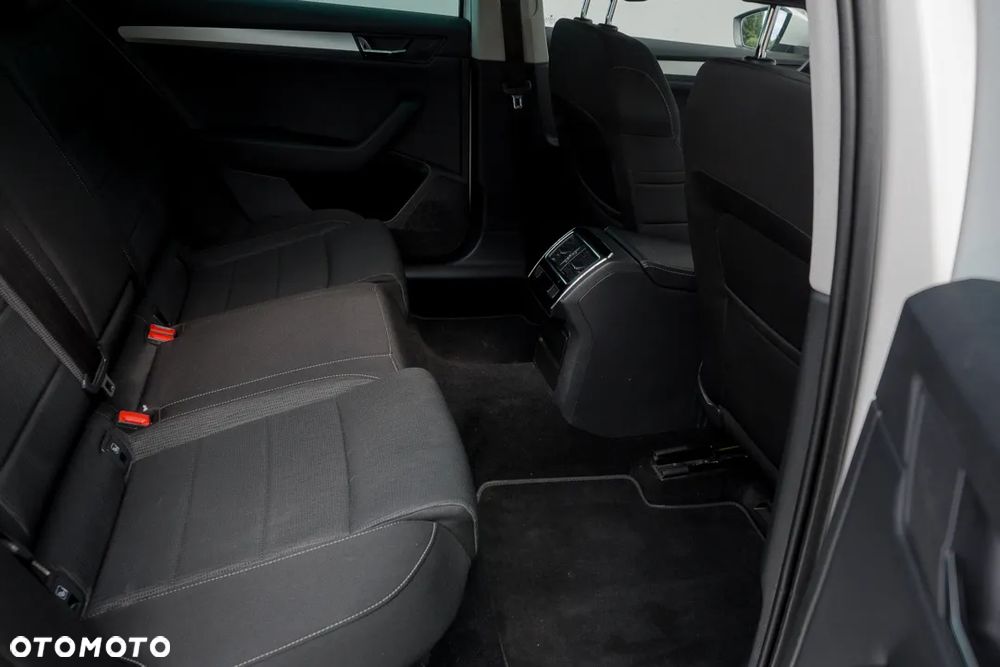 Skoda Superb 1.6 TDI Ambition - 38