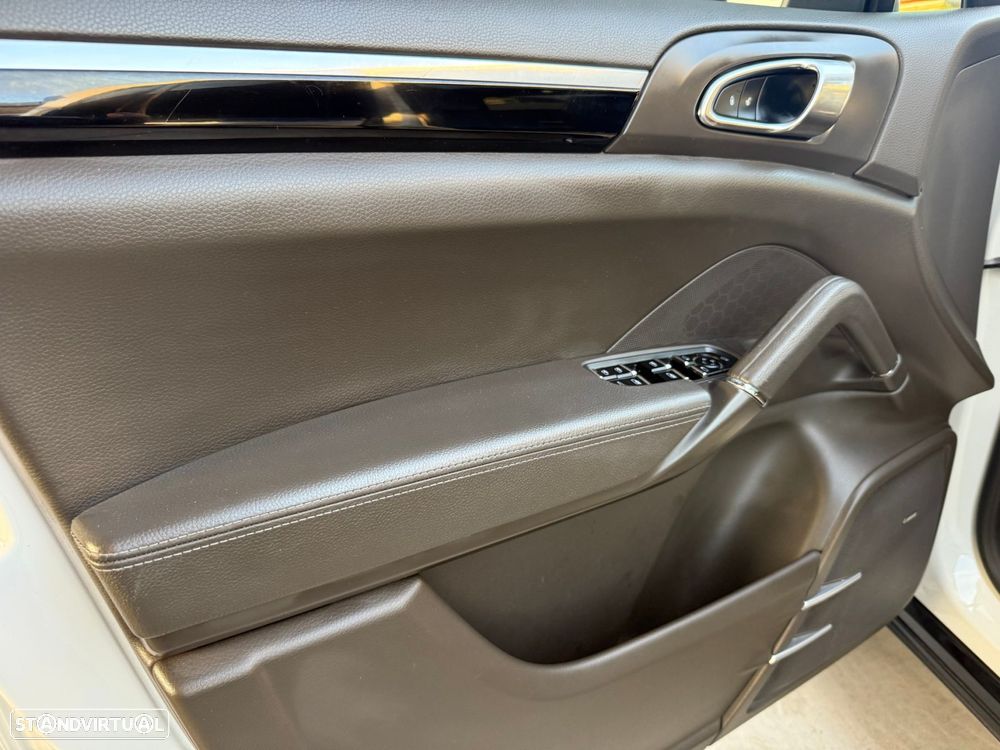 Porsche Cayenne Platinum Edition - 27