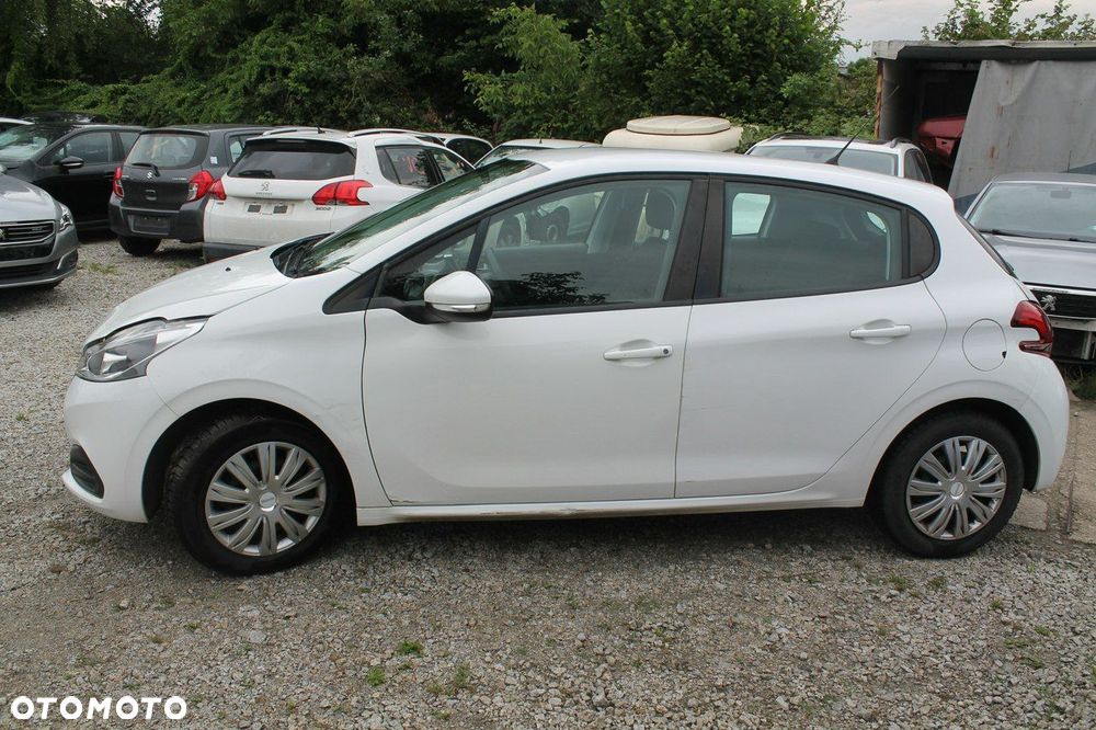 Peugeot 208 - 8
