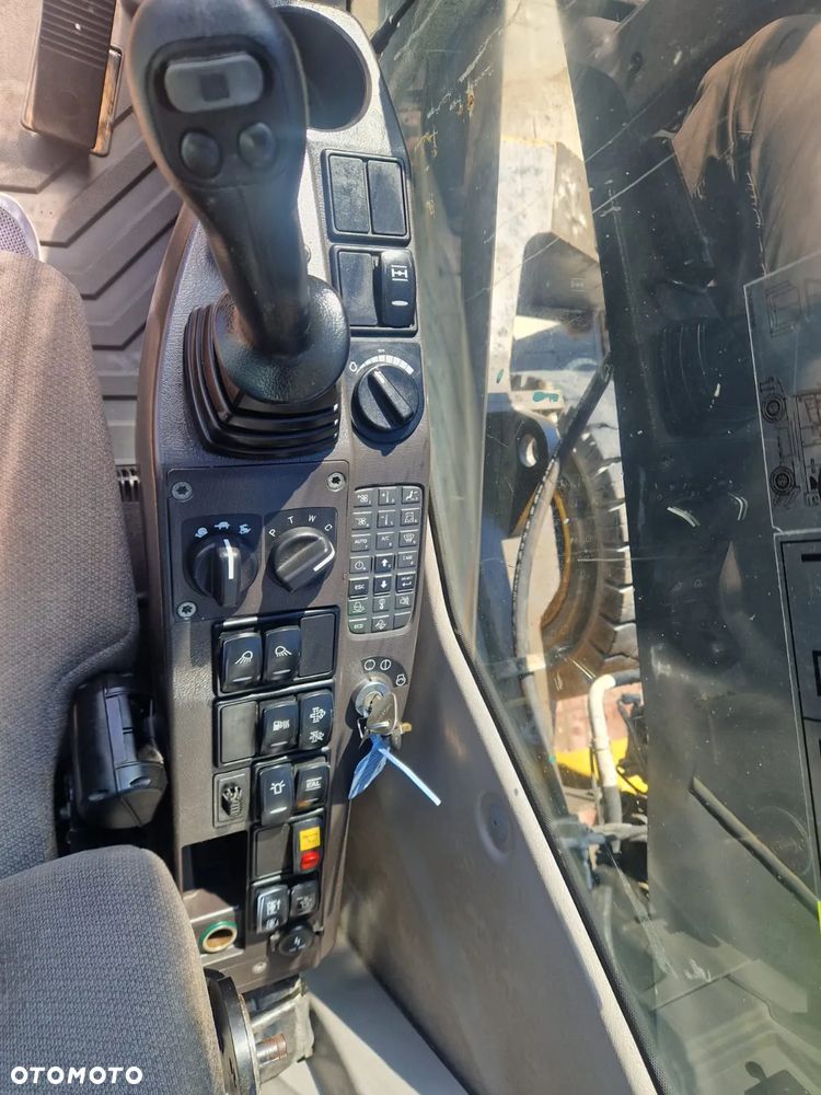 Volvo EW210D koparka przeładunkowa - 17