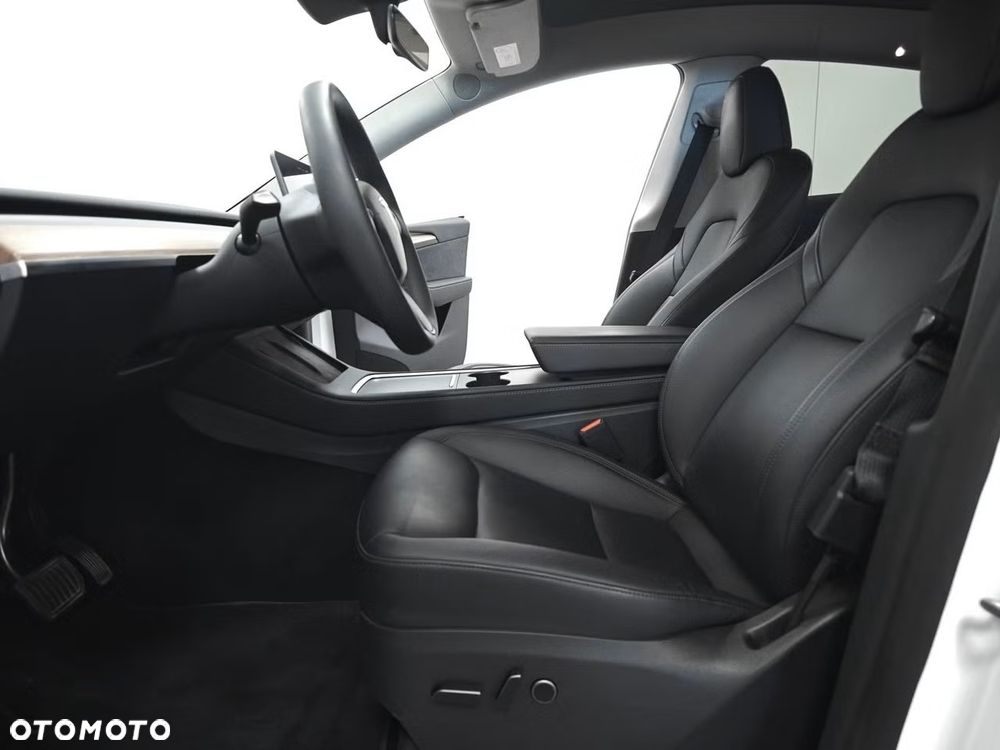 Tesla Model Y Long Range AWD - 7
