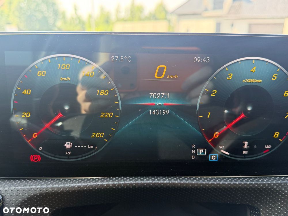 Mercedes-Benz CLA 220 4-Matic AMG Line 7G-DCT - 4