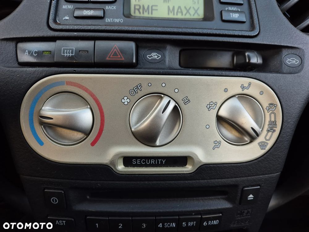 Toyota Yaris 1.3 Terra - 11