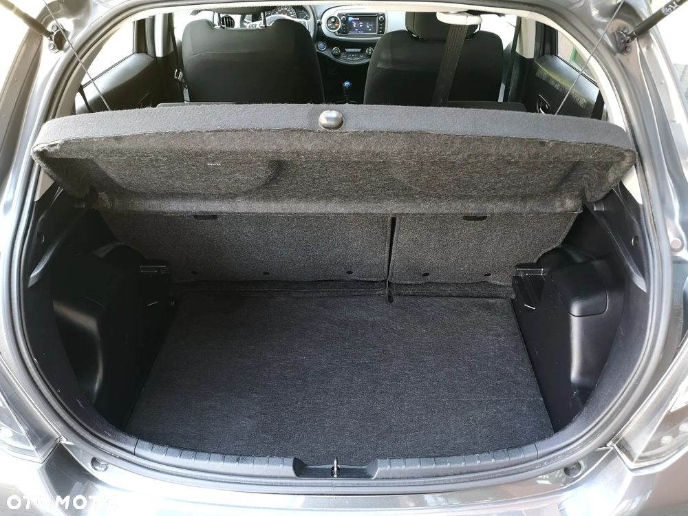 Toyota Yaris Hybrid 100 Life - 24